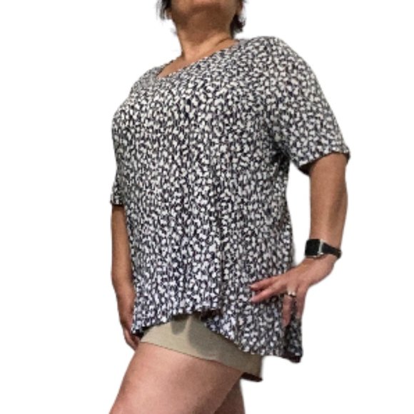 LANE BRYANT Black White Ditsy  Floral Top Back Keyhole PLus Size 18 20 - Picture 7 of 10